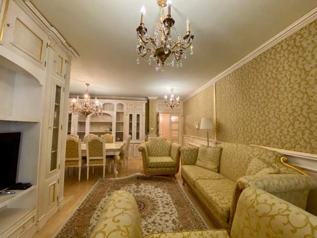 Tirane, jepet me qera apartament 2+1+BLK Kati 3, 145 m² 1.000 Euro (blloku)