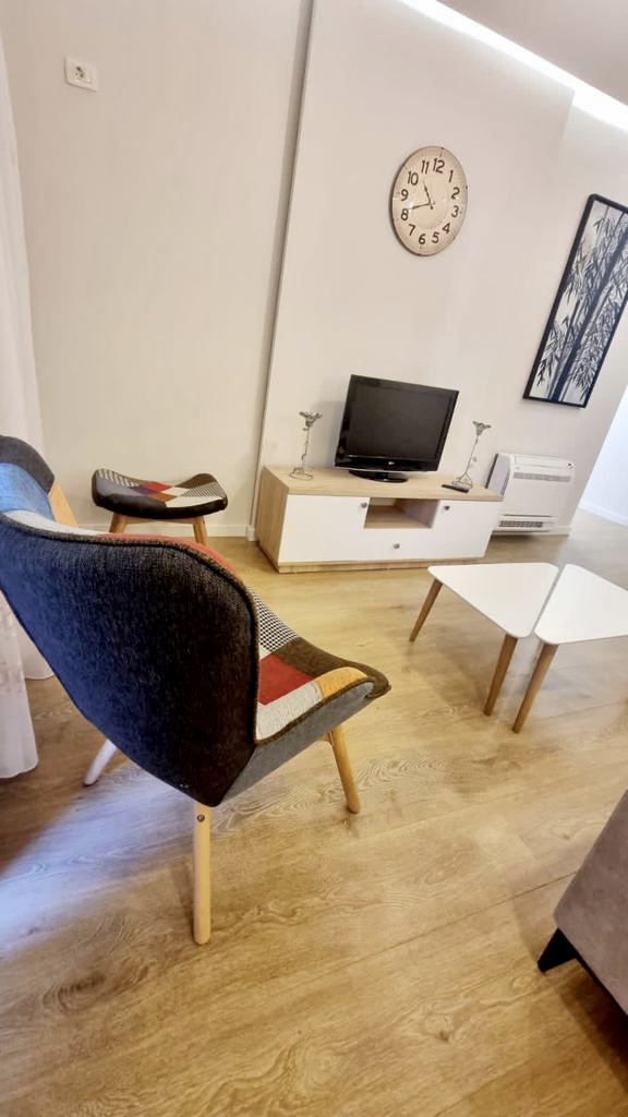 Tirane, jepet me qera apartament 2+1+A+BLK 115 m² 800 Euro (Liqeni Thate te FZ)
