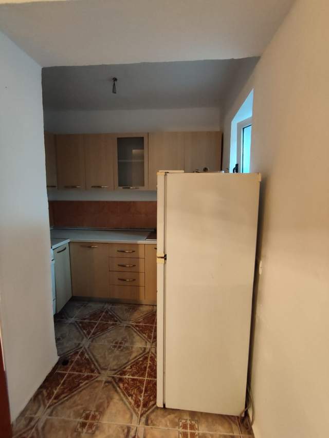 Tirane, jepet me qera garsonier Kati 1, 18 m² 22.000 Leke (Xhamlliku)
