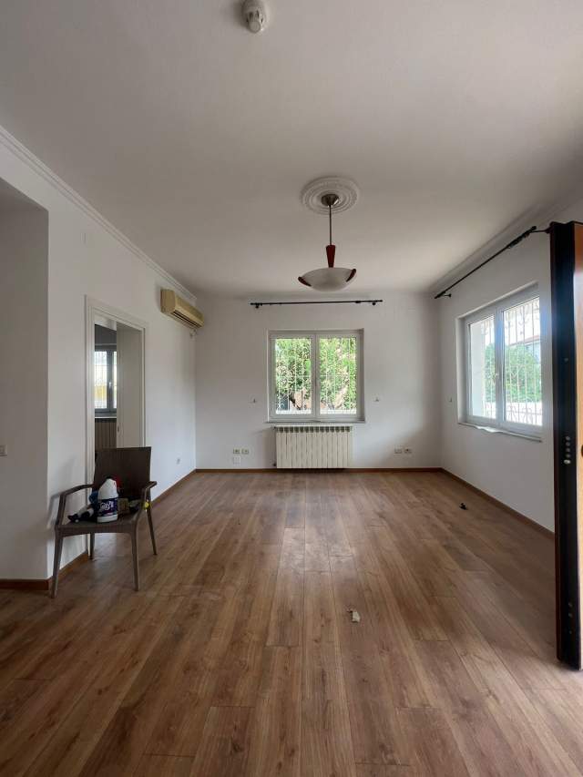 Tirane, jepet me qera Vile 2 Katshe Kati 2, 200 m² 1.850 Euro (Blloku Vilave Selite)