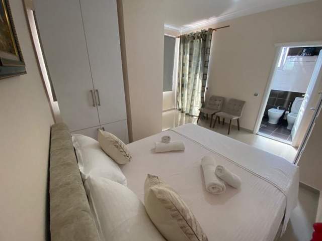 Tirane, jepet me qera garsonier 1+1 Kati 3, 40 m² 260 Euro (Rruga 5-Maji)