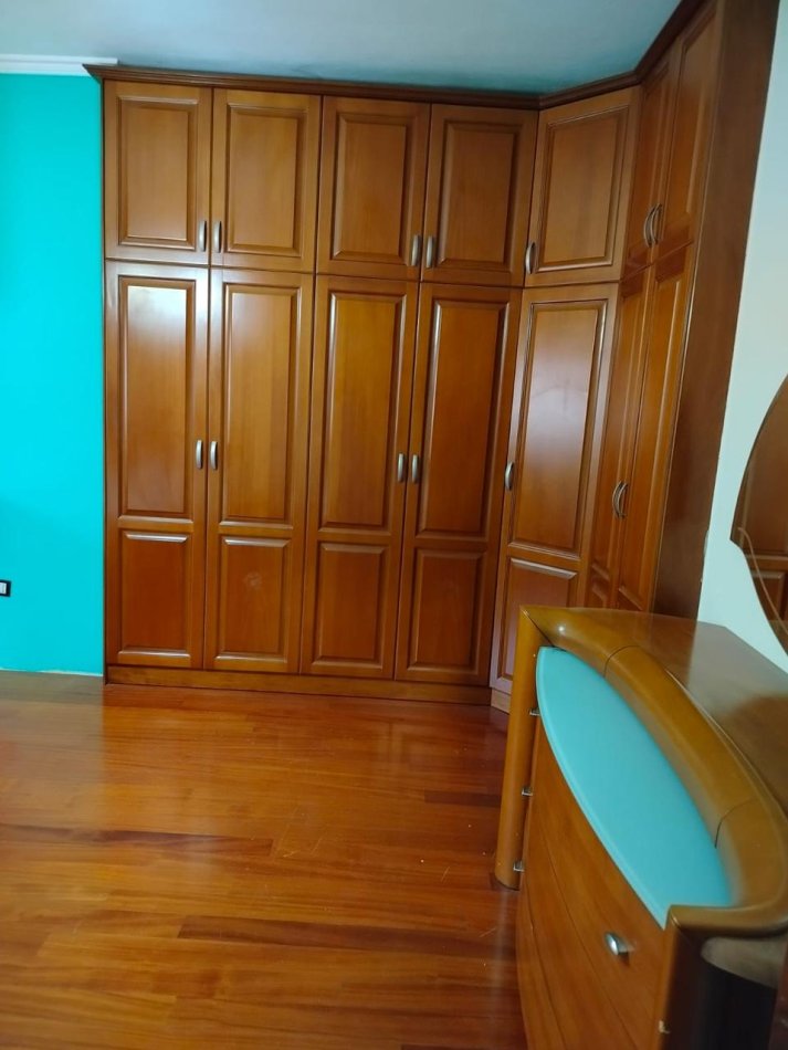 Tirane, jepet me qera apartament 3+1+Ballkon Kati 8, 198 m² (Komuna e Parisit)