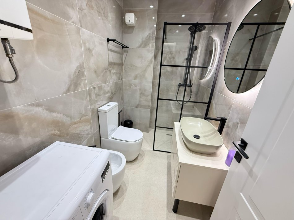 Tirane, jepet me qera apartament 2+1 Kati 4, 90 m² 800 € (selvia)
