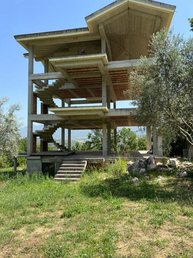 Tirane, shes Vile 1.800 m² 330.000 Euro (Dobresh)