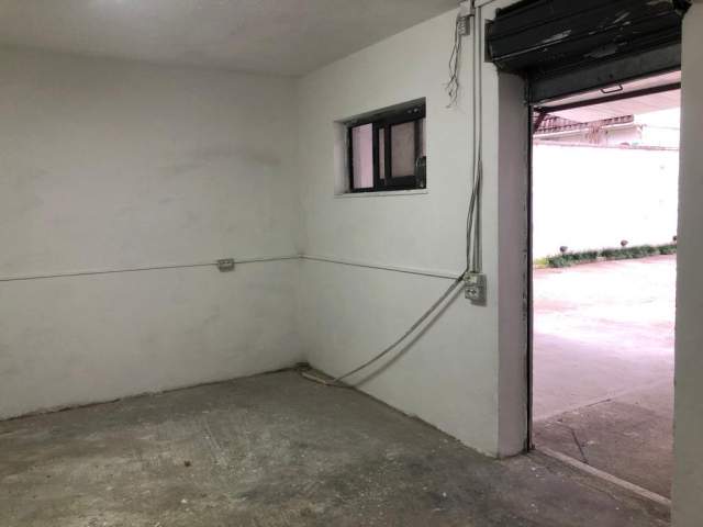 Tirane, jap me qera magazine Kati 0, 200 m² 600 Euro (Frosina Plaku)