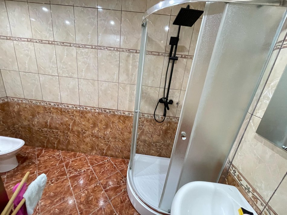 Tirane, jepet me qera 4+1+Ballkon Kati 5, 90 m² 650 € (Joena market,21 dhjetori)