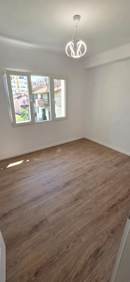 Tirane, shitet apartament 2+1 Kati 4, 64 m² 169.000 € (Rruga e Kavajes tek Ambulanca)