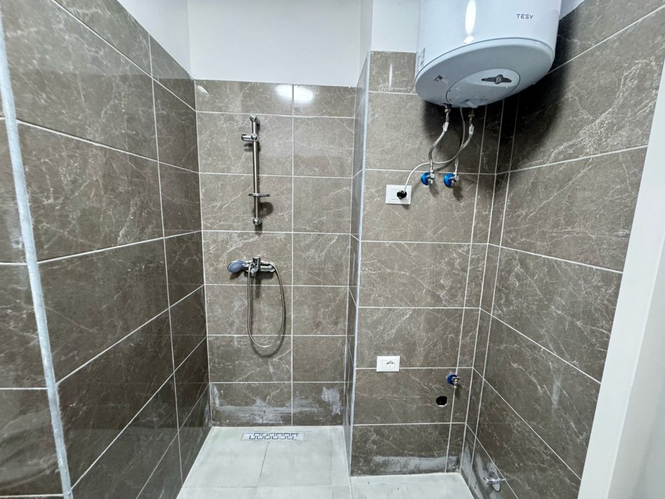 Tirane, jepet me qera apartament 1+1 Kati 2, 68 m² 350 € (ali demi)