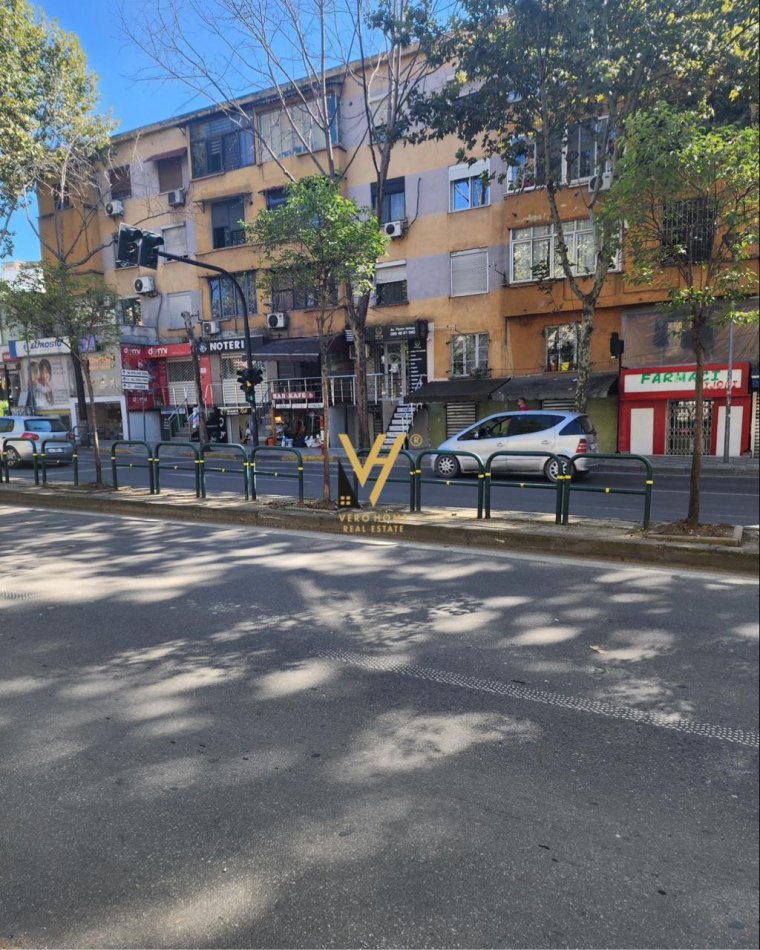Tirane, jepet me qera dyqan Kati 0, 15 m² 350 € (STACIONI I TRENIT)