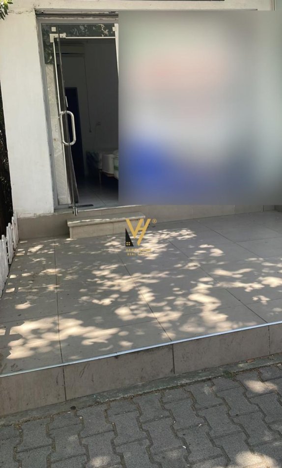 Tirane, jepet me qera dyqan Kati 0, 26 m² 350 € (ALI DEMI)