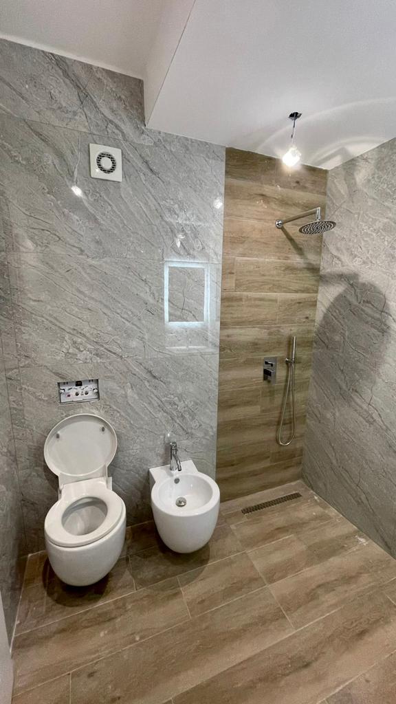 Tirane, shitet apartament 2+1+BLK Kati 8, 137 m² 155.000 Euro (Spitali Amerikan/Bar Artist)
