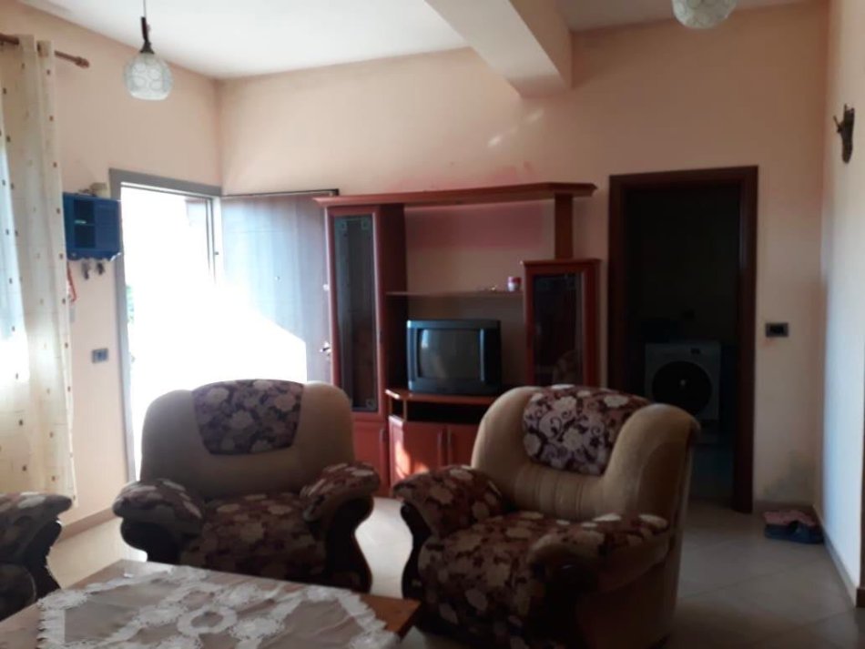 Tirane, jepet me qera apartament 2+1 Kati 1, 100 m² 350 € (Qytet Studenti)