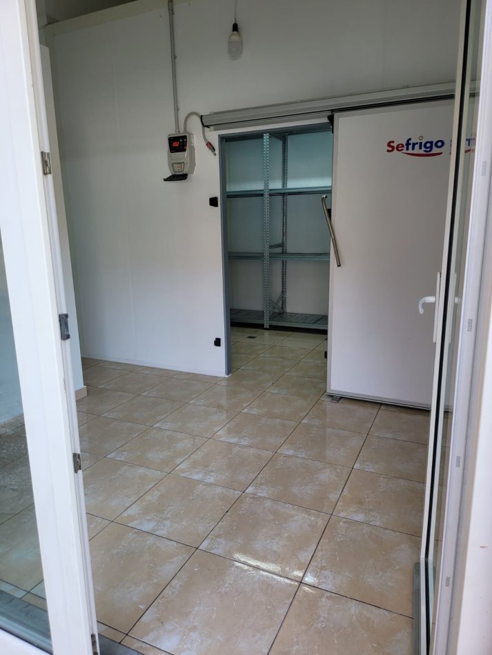 Tirane, jepet me qera dyqan Kati 0, 25 m² 350 € (Azili)