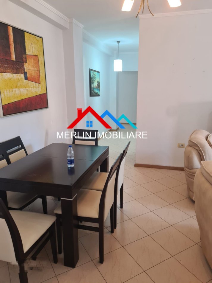 Tirane, jepet me qera apartament 2+1+Ballkon Kati 5, 106 m² 700 € (Margarita Tutulani)