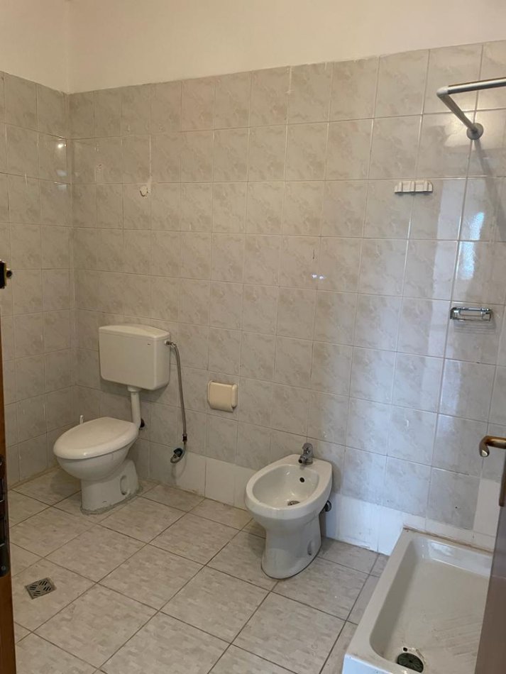 Tirane, jepet me qera apartament 3+1 Kati 8, 140 m² 600 € (Bulevardi Zhan D&#039;ark)