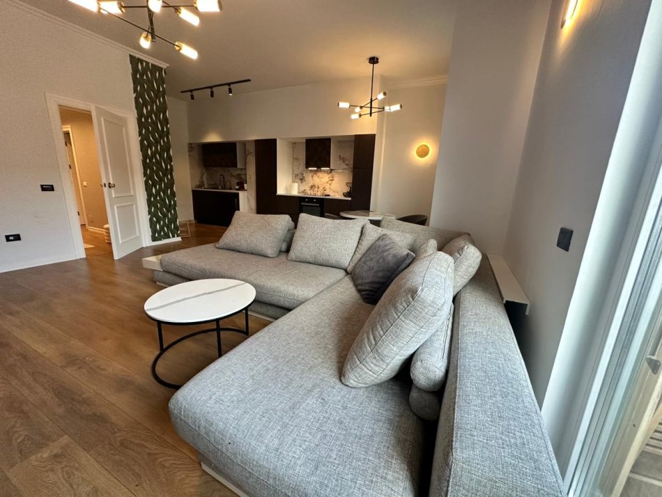 Tirane, jepet me qera apartament Kati 3, 120m² 2.000 €