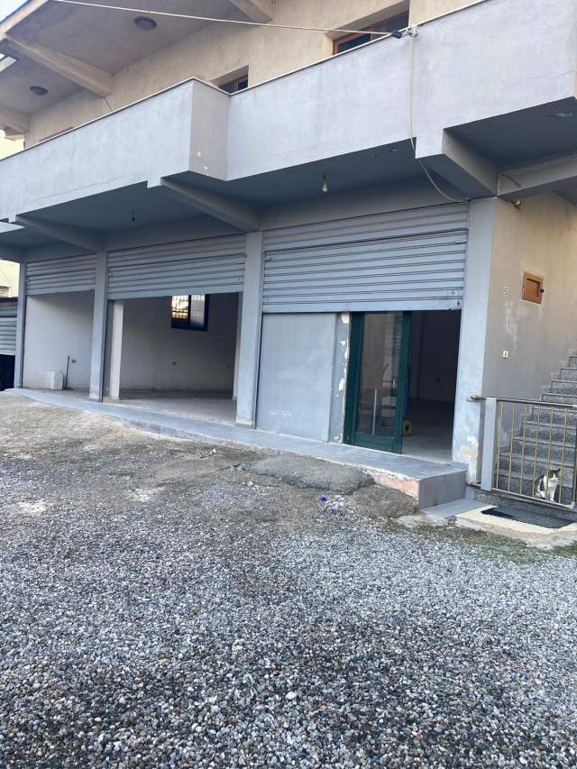 Tirane, jepet me qera ambjent biznesi Kati 0, 150 m² 50.000 Leke