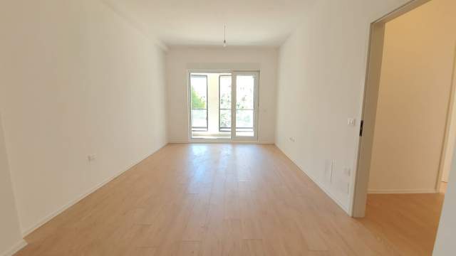 Tirane, jepet me qera apartament 2+1 96 m² 500 Euro (Kompleksi Magnet)