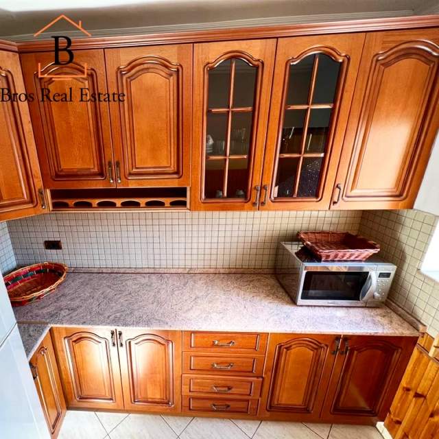 Tirane, jepet me qera apartament Kati 5, 65 m² 40.000 Leke (Harry Fultz)