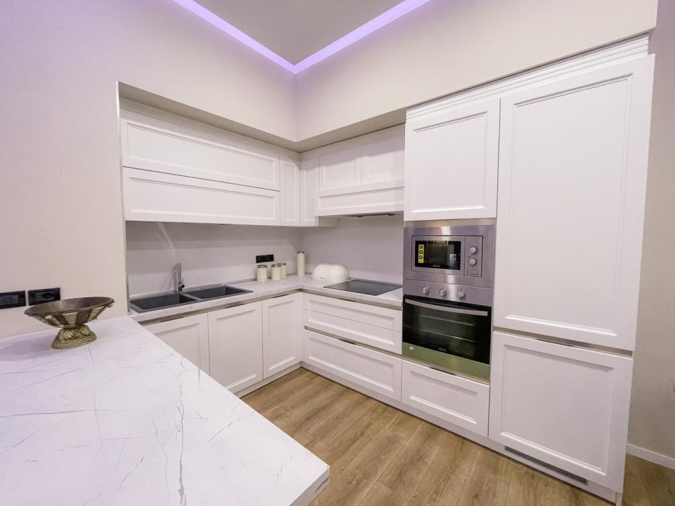 Tirane, jepet me qera apartament 2+1 Kati 2, 100 m² 1,000 € (Pazari i Ri)