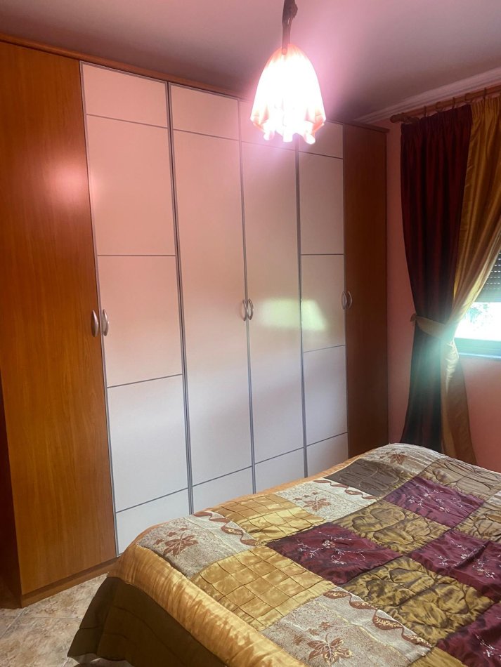 Tirane, jepet me qera apartament 3+1 Kati 4, 80 m² 600 € (Mine Peza)