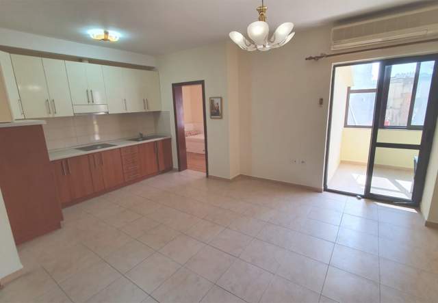 Tirane, shitet apartament 92 m² 220.000 Euro