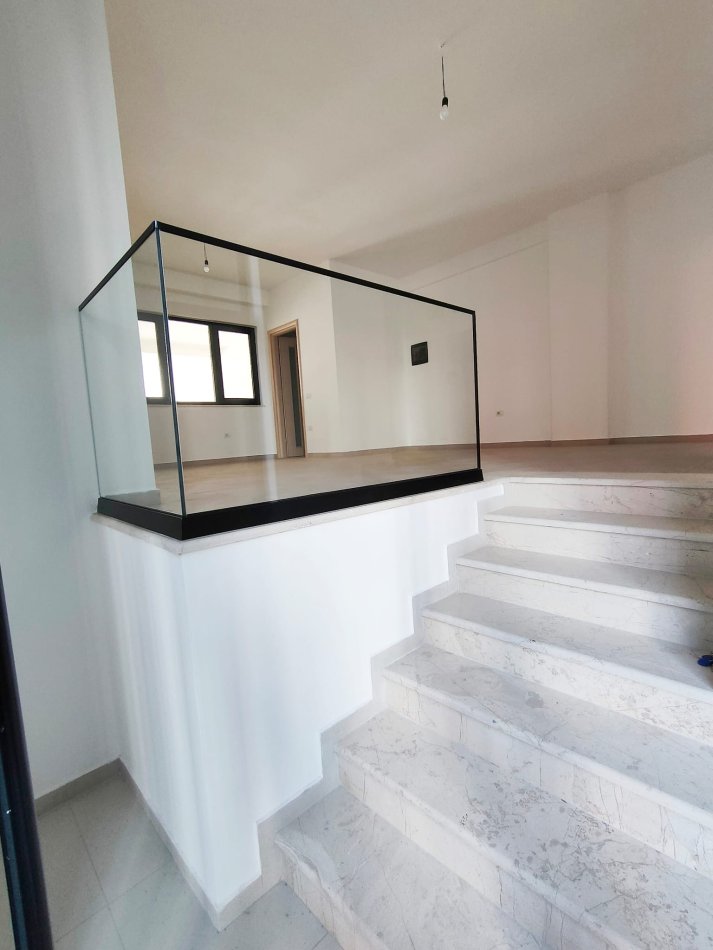 Tirane, jepet me qera ambjent biznesi Kati 0, 45 m² 350 € (Rezidenca Green City)