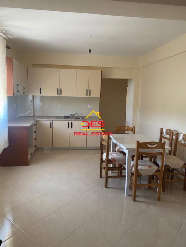 ofert.SHITET APARTAMENT 2+1PRANË K.SH.A-së,VLORË