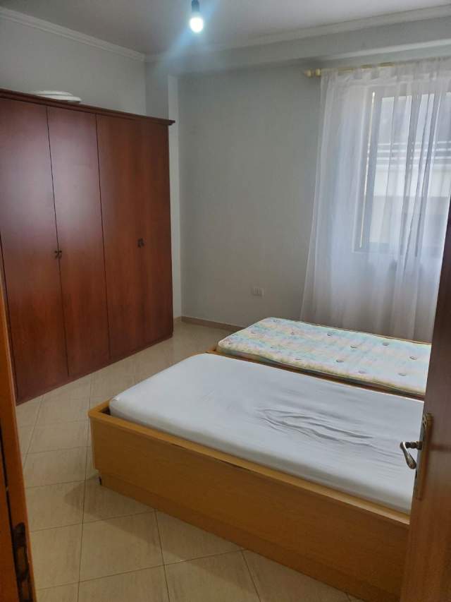Tirane, jepet me qera apartament 3+1+BLK Kati 2, 120 m² 400 Euro (kodra e diellit , prane rezidences)