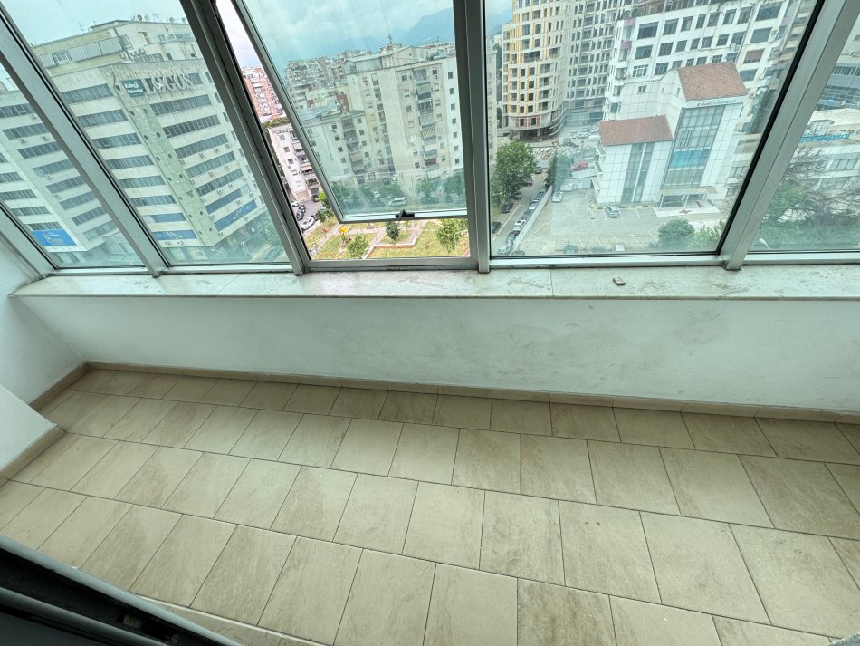 Tirane, jepet me qera zyre Kati 6, 116 m² 700 € (Ring Center,Zogu i Zi)