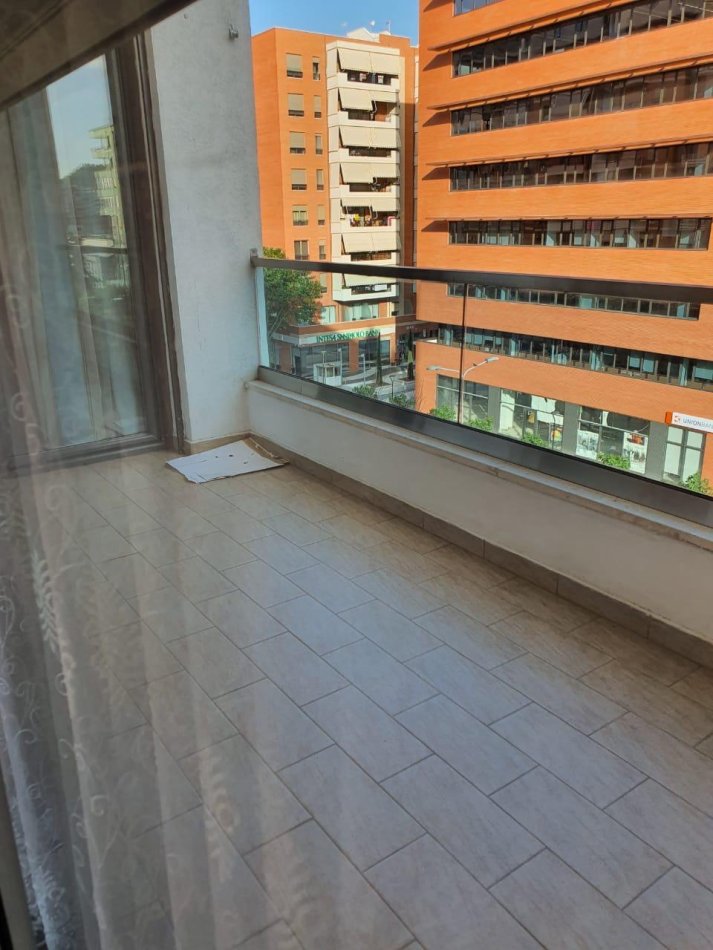 Tirane, jepet me qera apartament 2+1+Ballkon Kati 4, 110 m² 550 € (Rruga e Kavajes , prane hotel Hillton , prane delijorgjit)