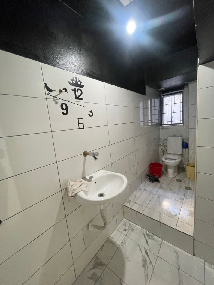 Tirane, jepet me qera ambjent biznesi Kati 1, 45 m² 400 € (Rruga e Dibres)