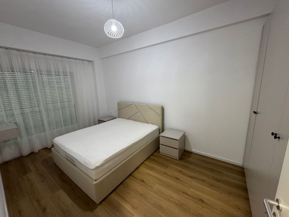 Tirane, jepet me qera apartament 1+1 Kati 7, 60 m² 400 € (ali demi)