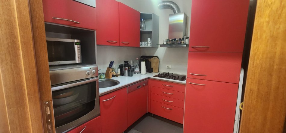 Tirane, jepet me qera apartament 2+1 Kati 11, 145 m² 1.500 € (Bllok)
