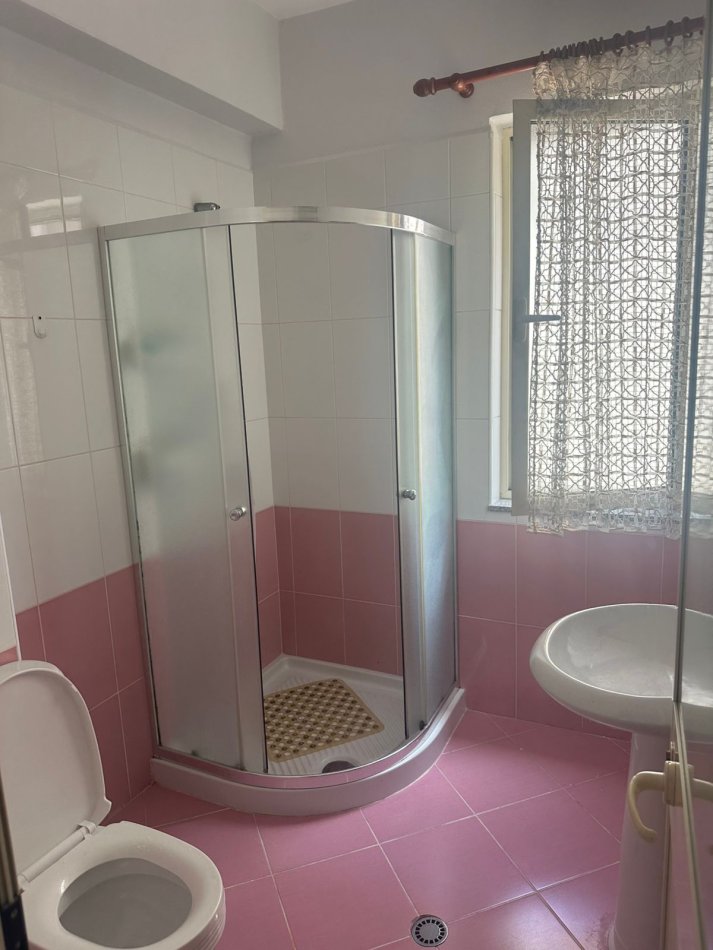 Durres, jepet me qera apartament 2+1+Aneks+Ballkon Kati 3, 110 m² 450 €
