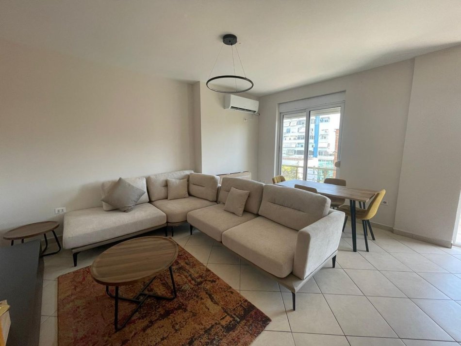 Tirane, jepet me qera apartament 2+1 Kati 3, 110 m² 850 € (Rruga Kavajes)