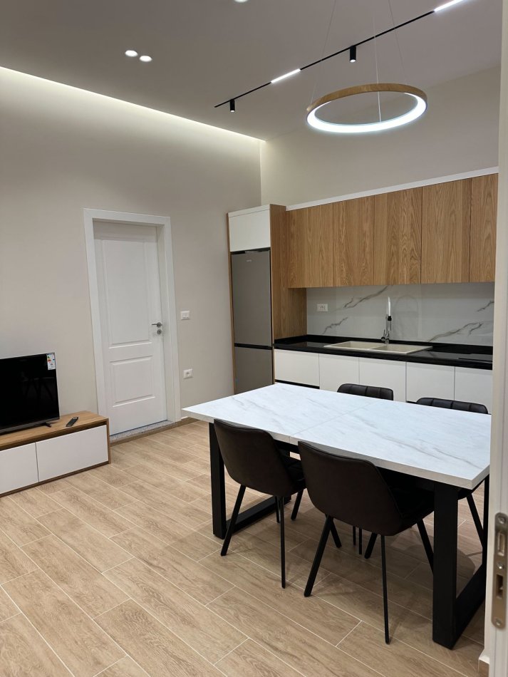 Tirane, jepet me qera apartament 2+1 Kati 1, 80 m² 550 € (Don bosko prane supermarket spar)