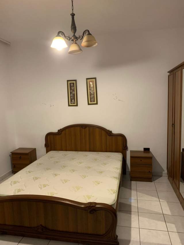 Tirane, jepet me qera apartament 1+1 Kati 3, 80 m² 35.000 Leke (perballe Coloseut)