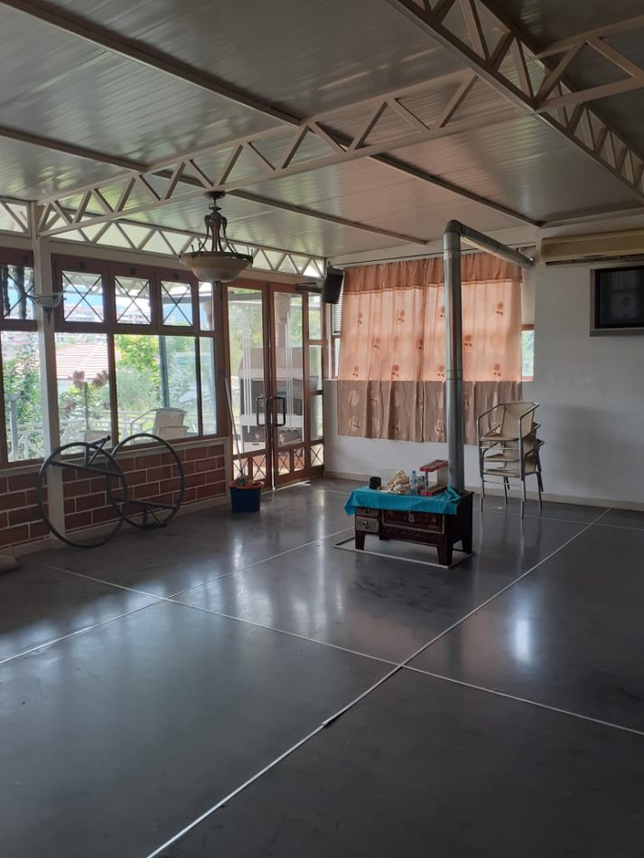 Tirane, jepet me qera magazine Kati 0, 450 m² 1.400 € (Yzberisht)
