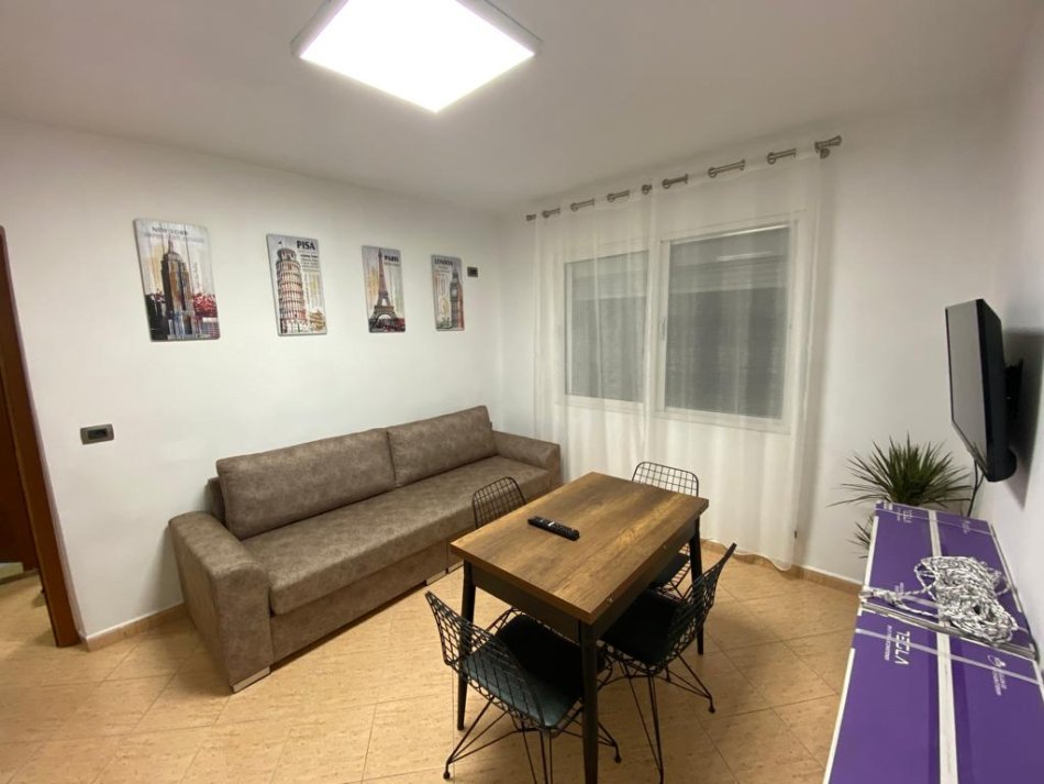 Tirane, jepet me qera 1+1 Kati 5, 50 m² 500 € (SHESHI SKENDERBEJ)