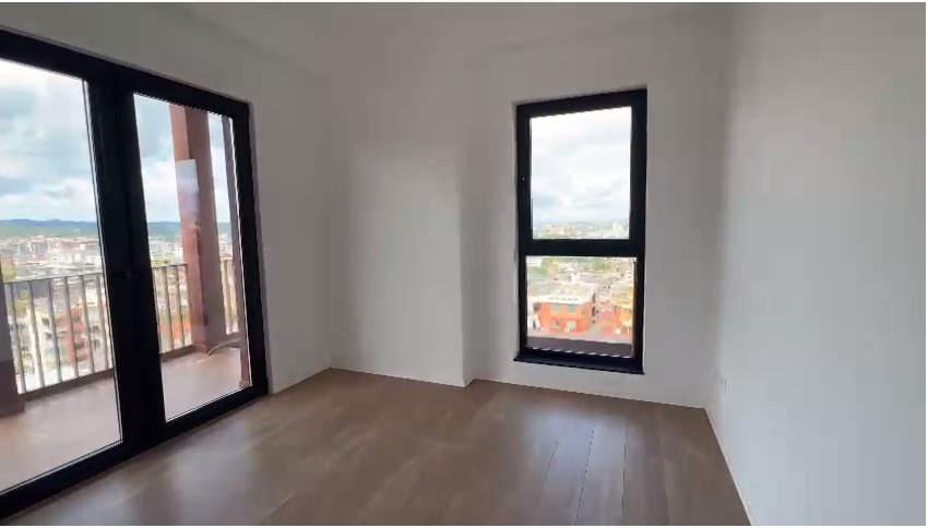 Tirane, jepet me qera zyre Kati 12, 128 m² 850 € (21 Dhjetori)
