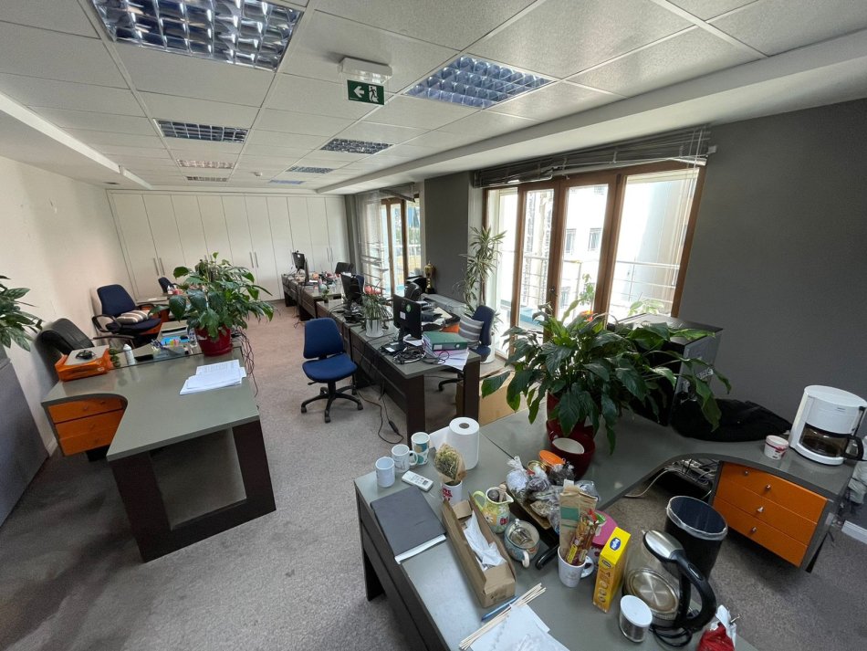 Tirane, jepet me qera ambjent biznesi Kati 5, 555 m² 7.998 € (Rruga Kavajes)