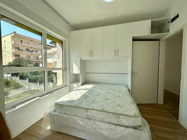 Tirane, jepet me qera apartament 2+1 Kati 4, 92 m² 400 Euro (mangalem 21)