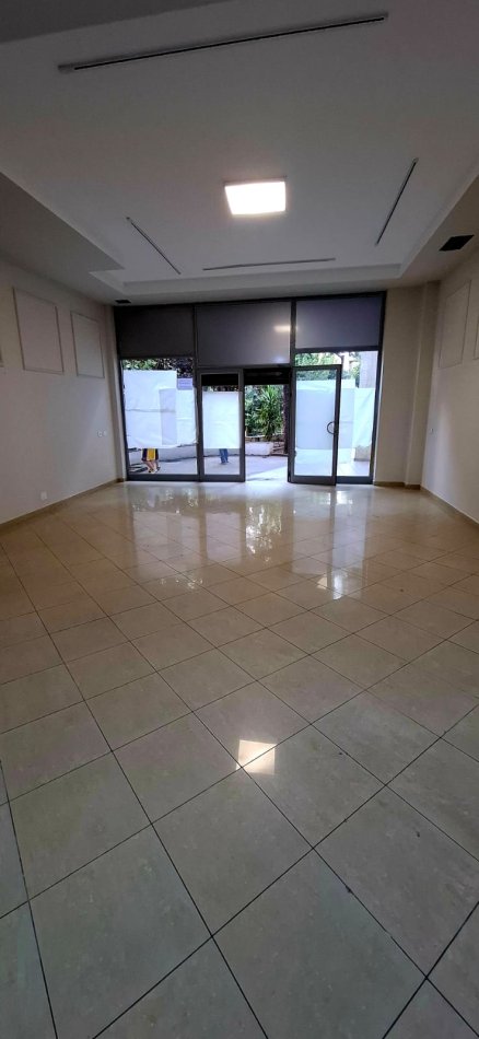 Tirane, jepet me qera ambjent biznesi Kati 0, 53 m² 350 € (Pallati me Shigjeta)