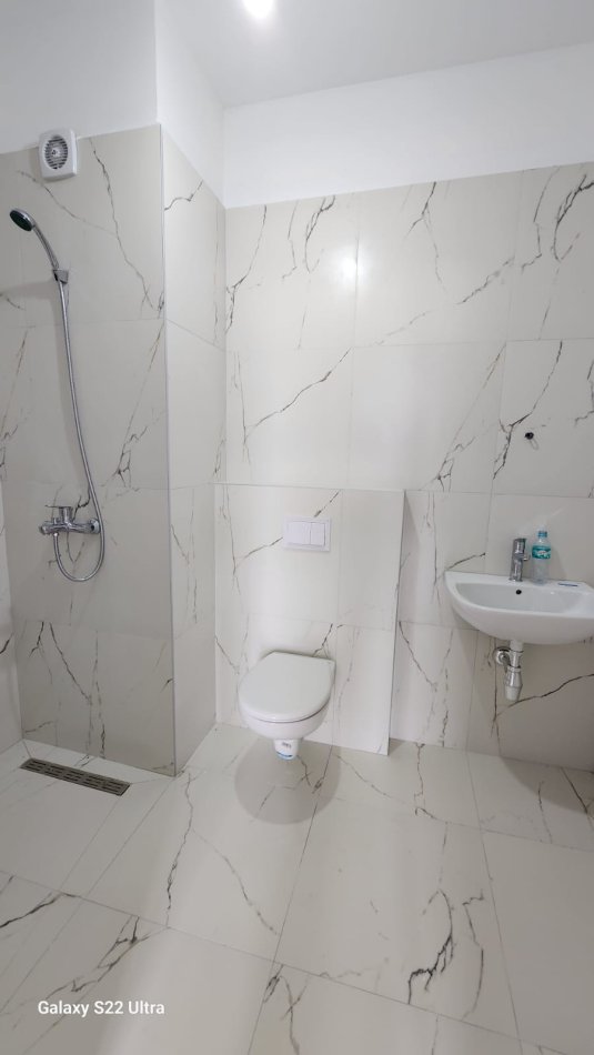 Tirane, jepet me qera apartament 1+1+Ballkon Kati 6, 98 m² 550 € (rruga e dibres , farmacia 10)