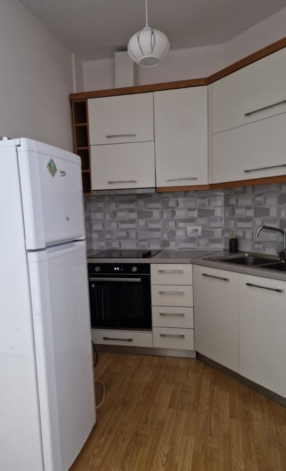 Tirane, jepet me qera apartament 1+1 Kati 1, 68 m² 500 € (Don Bosko)