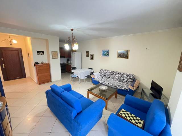 Tirane, jepet me qera Penthouse 2+1+BLK Kati 1, 155 m² 40.000 Leke