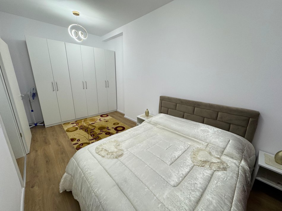 Tirane, jepet me qera apartament 1+1 Kati 6, 70 m² 400 € (ALI DEMI)