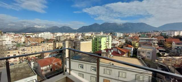 Tirane, jepet me qera apartament Kati 7, 108 m² 700 Euro (Mbrapa Ambasades Amerikane)