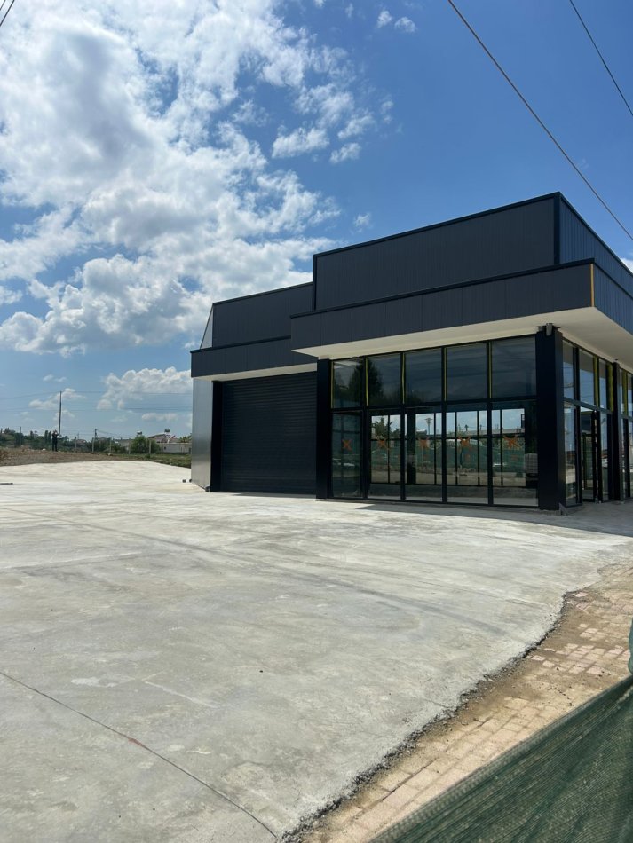 Tirane, shitet magazine Kati 0, 2.200 m² 570.000 € 